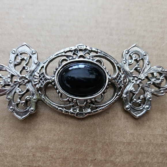 Elegant Silver and Black Brooch - Picture 1 of 5